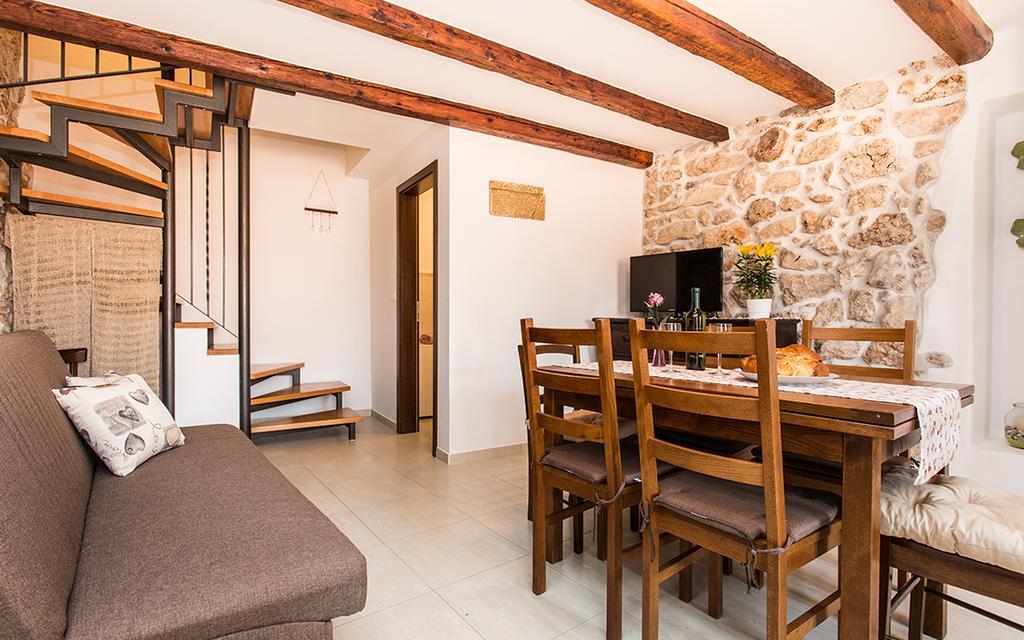 Apartment & Room Antonio Vrbnik Eksteriør bilde
