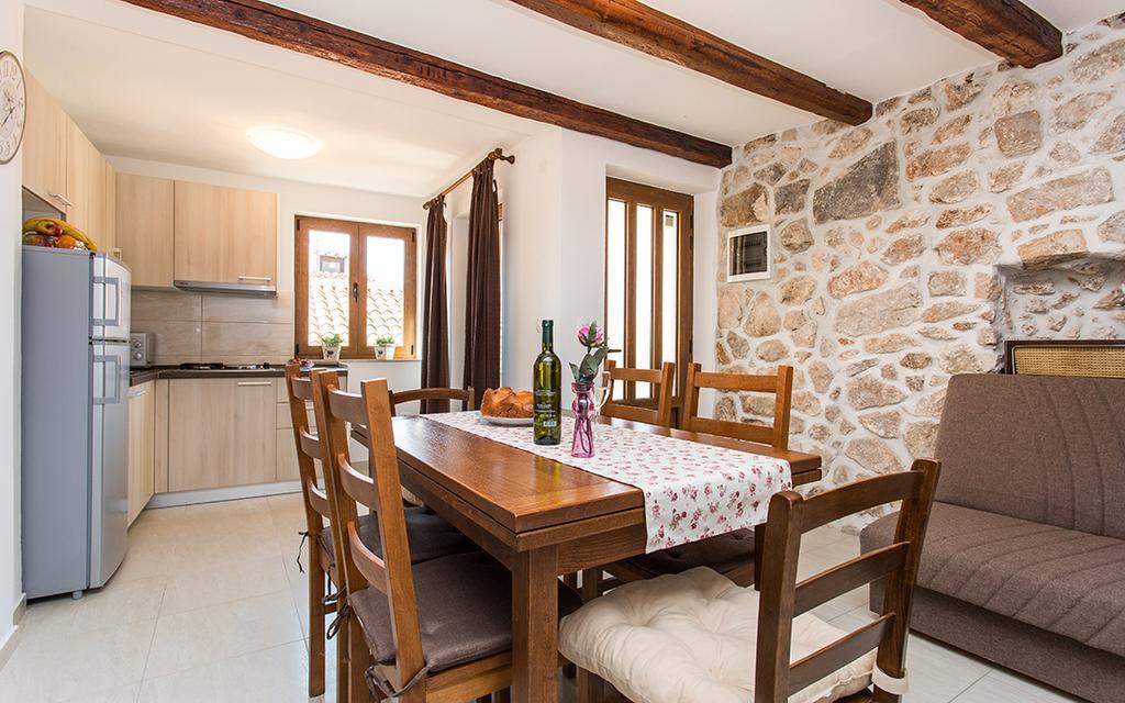 Apartment & Room Antonio Vrbnik Eksteriør bilde