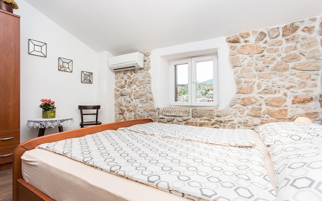 Apartment & Room Antonio Vrbnik Eksteriør bilde