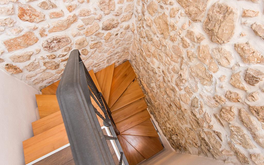 Apartment & Room Antonio Vrbnik Eksteriør bilde