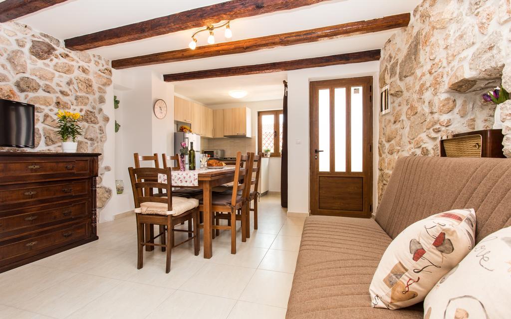 Apartment & Room Antonio Vrbnik Eksteriør bilde